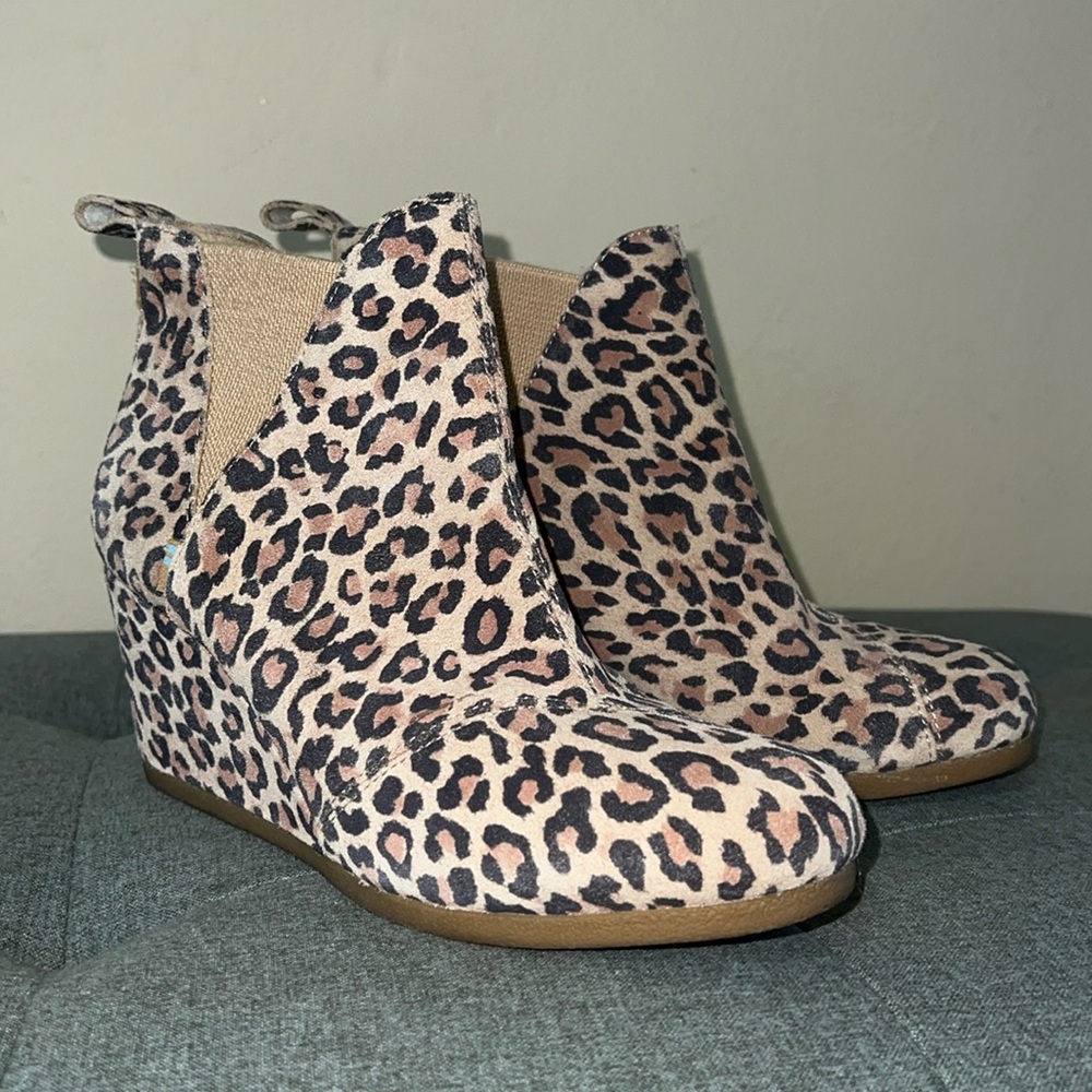 Toms Women’s Leopard Print Wedge Bootie